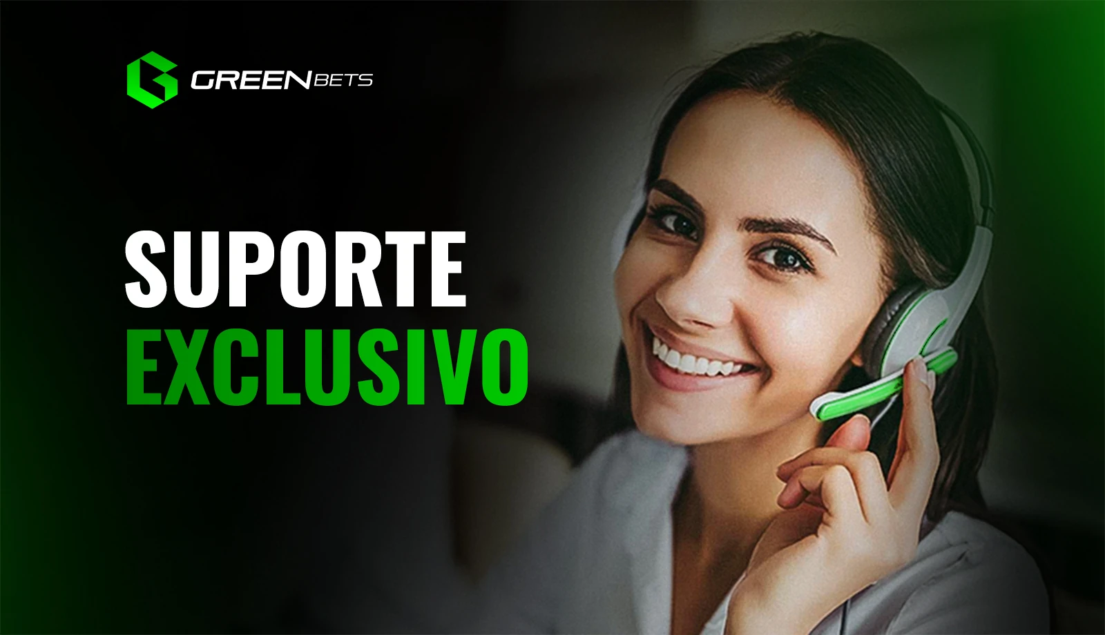 Suporte ao cliente Greenbets, mulher sorrindo usando um headset branco e verde.
