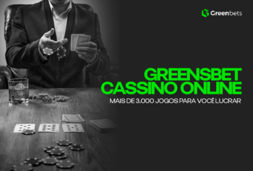 Greenbets Cassino Online - Mais de 3.000 jogos para você lucrar. Homem de terno e camisa social jogando fichas e segurando duas cartas de baralho. mesa com cartas e fichas de cassino.